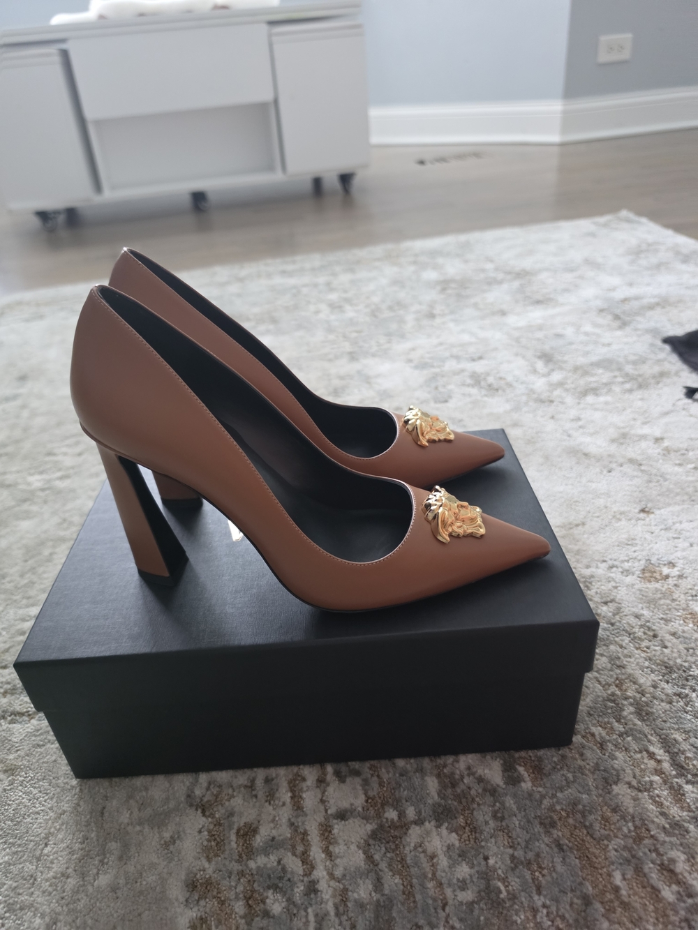 Versace Women's Brown Leather Pointed-Toe Pumps with Gold Medusa - Picture 3 of 4